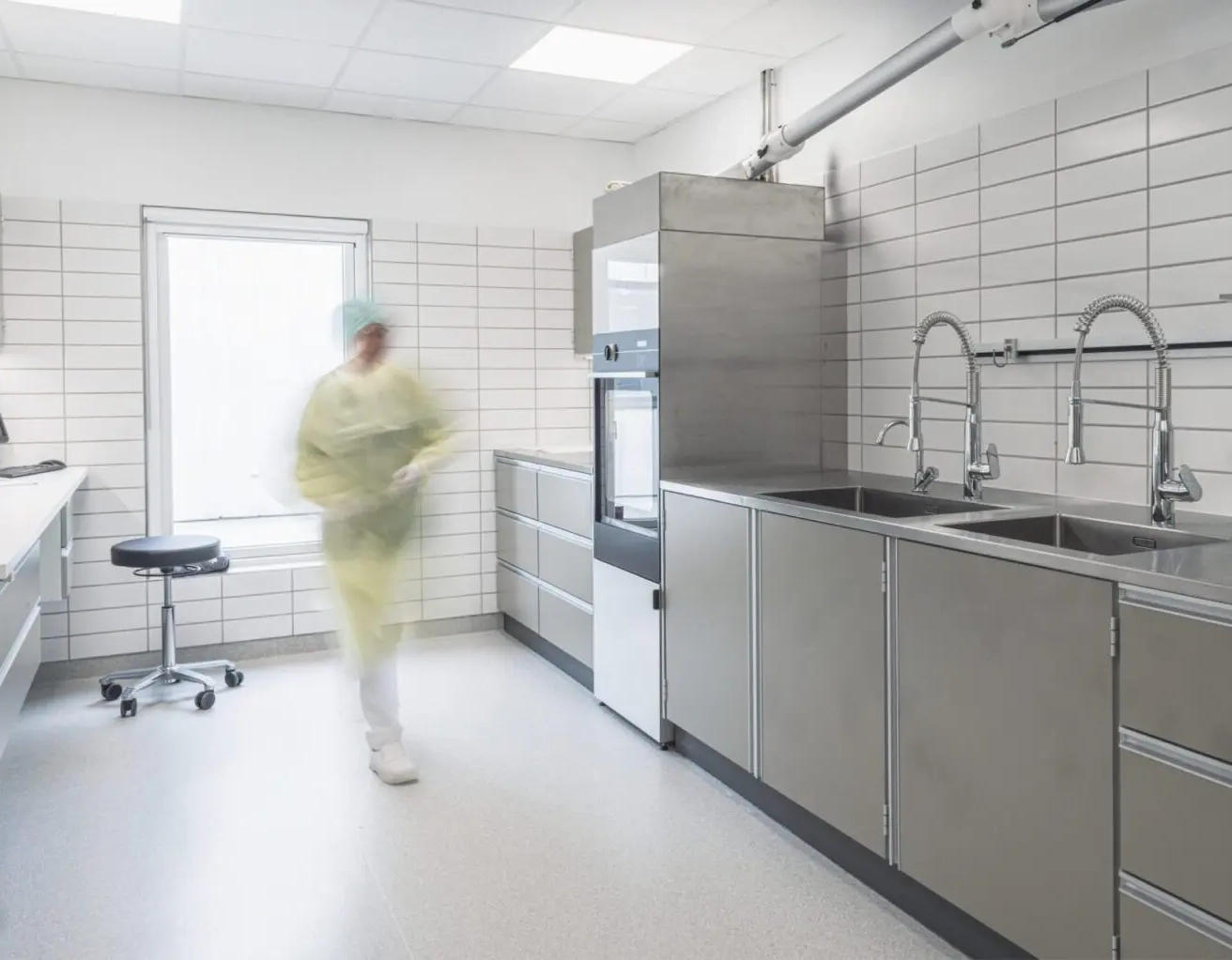 KEN IQ5 Washer-Disinfector in Pan Room
